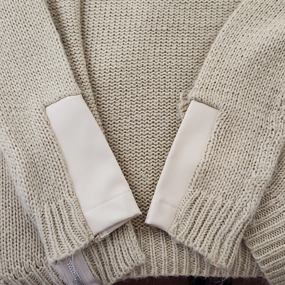 VENUS cable knit sweater - Picture 12 of 12